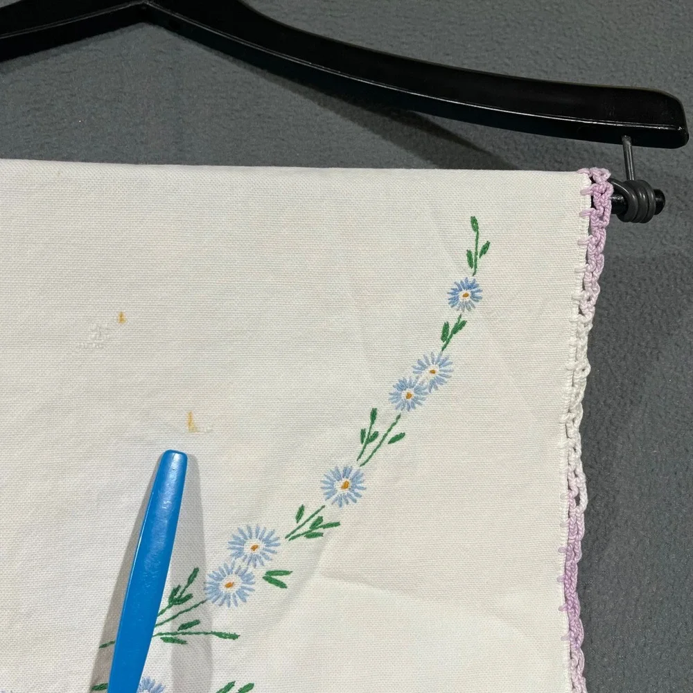 Vintage Embroidered Table Runner Vintage Southern Belle Floral Daisy